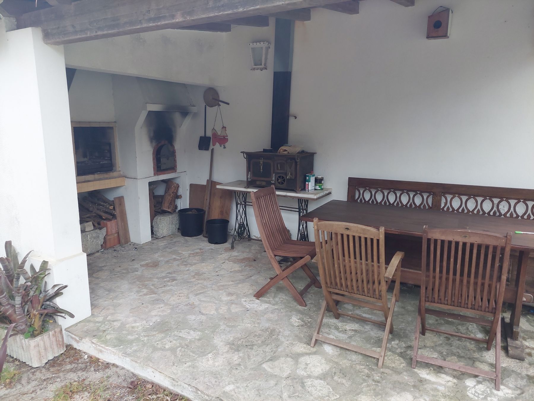 Zona de churrasco e forno a lenha