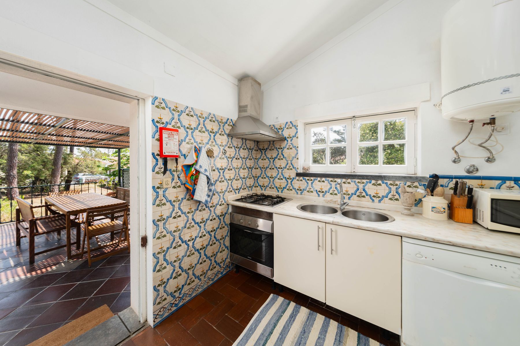 Cozinha com azulejos tradicionais
