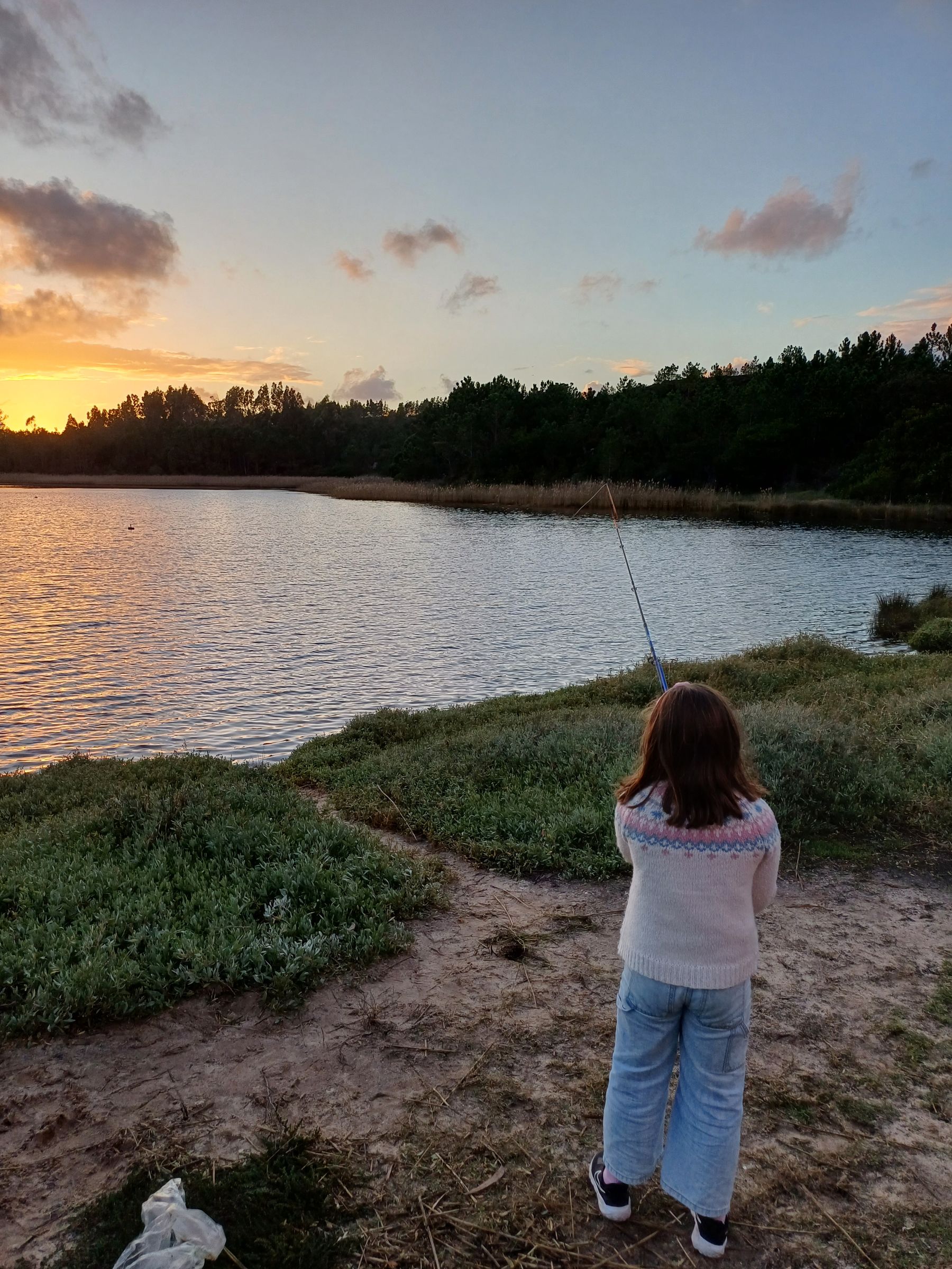 Pesca ao entardecer na lagoa de Óbidos