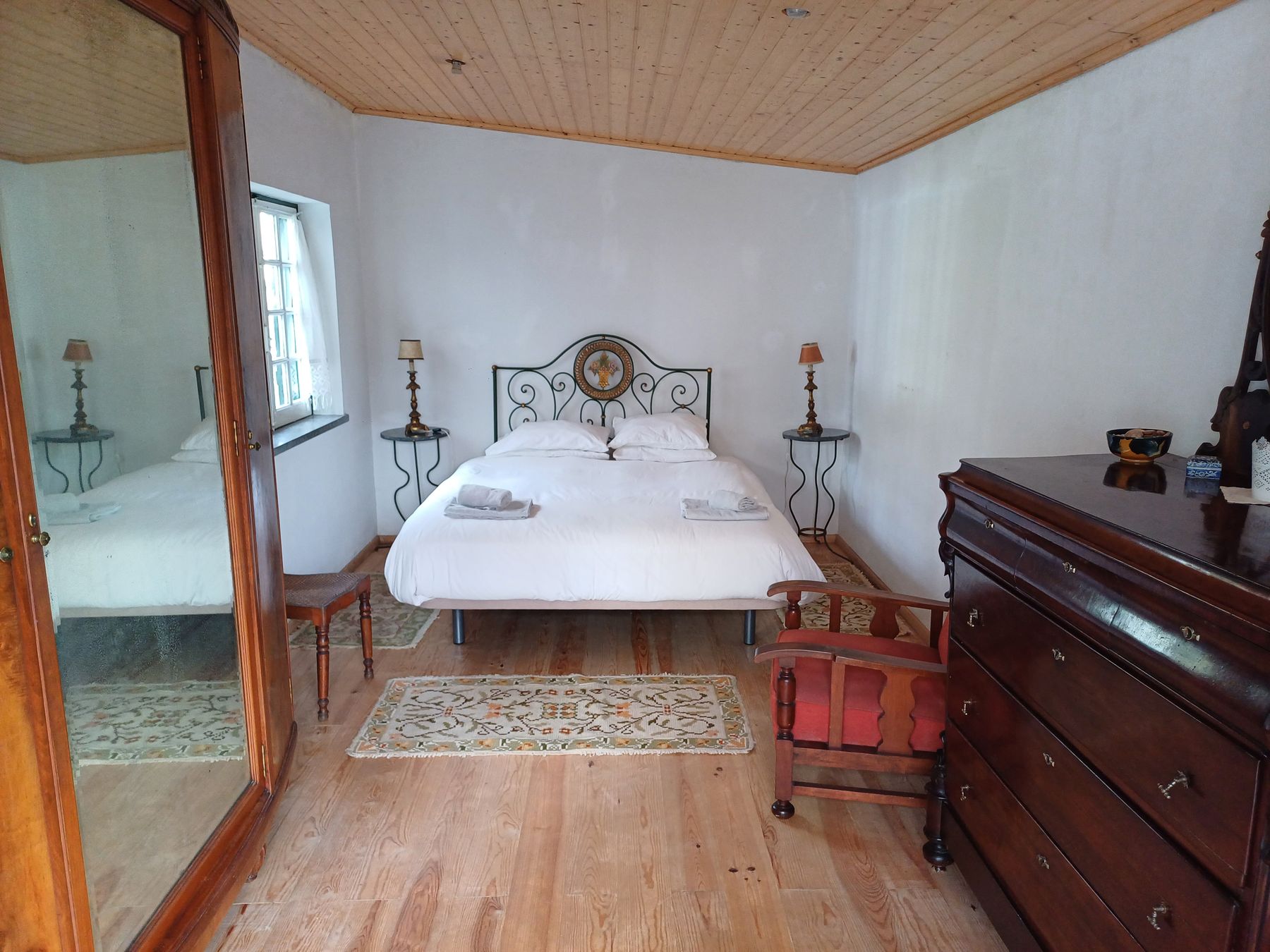 Quarto principal com cama de casal